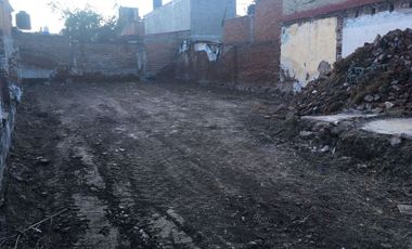 SE RENTA TERRENO CON MUY BUENA UBICACIÓN, AFLUENCIA VEHICULAR Y PEATONAL.