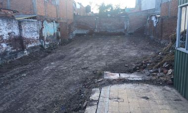 SE RENTA TERRENO CON MUY BUENA UBICACIÓN, AFLUENCIA VEHICULAR Y PEATONAL.