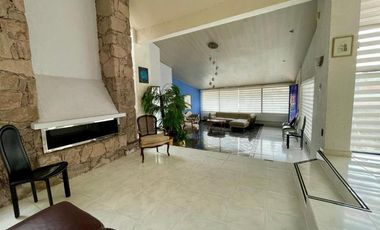 VENDO CASA EN LOMAS DE TECAMACHALCO