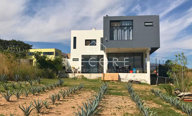 CASA EN VENTA EN HACIENDA LA HERRADURA, ZAPOPAN