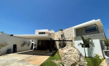 Casa en Venta en Privada CHAACTUN, Chablekal con Paneles Solares