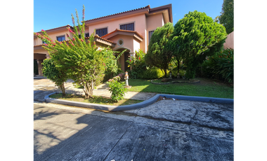 ALQUILO CASA REMODELADA EN PH VERSALLES -(4)