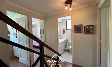 Casa en Arriendo en Amplia casa en el corazón de Vitacura. Alejandro Serani - La Llaveria. Colegio Sagrados Corazones de Manquehue