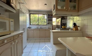 Casa en Arriendo en Amplia casa en el corazón de Vitacura. Alejandro Serani - La Llaveria. Colegio Sagrados Corazones de Manquehue