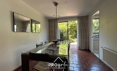 Casa en Arriendo en Amplia casa en el corazón de Vitacura. Alejandro Serani - La Llaveria. Colegio Sagrados Corazones de Manquehue