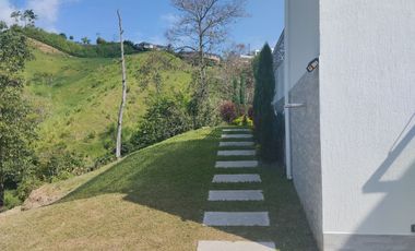 CASA EN VENTA VIA CHINCHINA- PALESTINA.