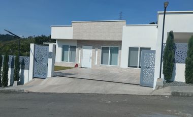 CASA EN VENTA VIA CHINCHINA- PALESTINA.