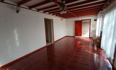 AMPLIA CASA CENTRO DE CALERA DE TANGO