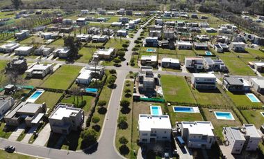 Lote perimetral financiado En Barrio Santa Lucía, Pilar del este.