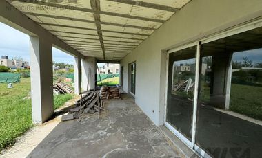 Casa 3 dormitorios en construcción en Puerto Roldan - FINANCIACIÓN - PROPIEDADES EN PARTE DE PAGO