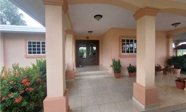Vendo casa en Villa de Los Santos.