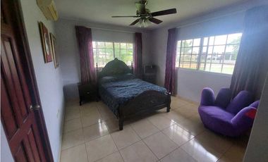 Vendo casa en Villa de Los Santos.