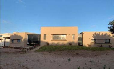 VENTA CASA PINAMAR COSTA ESMERALDA 4 DORMITORIOS