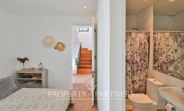 Casa en exclusivo condominio La Pedrera con vista al mar.