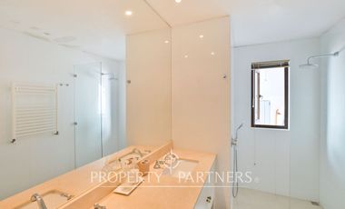 Casa en exclusivo condominio La Pedrera con vista al mar.