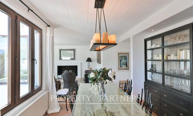 Casa en exclusivo condominio La Pedrera con vista al mar.