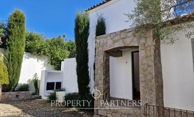 Casa en exclusivo condominio La Pedrera con vista al mar.