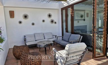 Casa en exclusivo condominio La Pedrera con vista al mar.