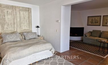 Casa en exclusivo condominio La Pedrera con vista al mar.