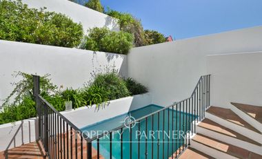 Casa en exclusivo condominio La Pedrera con vista al mar.