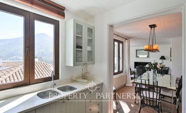 Casa en exclusivo condominio La Pedrera con vista al mar.