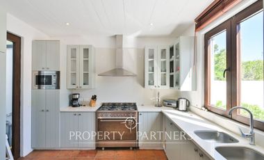 Casa en exclusivo condominio La Pedrera con vista al mar.