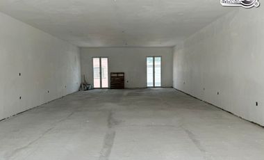 Renta Local Comercial con Bodegas
