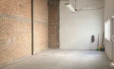 Renta Local Comercial con Bodegas