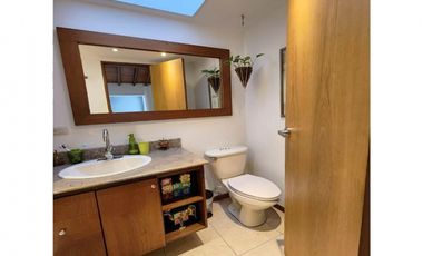 venta casa campestre antioquia Medellin poblado superior Montessori 3 niveles balcones campestre jardines grande 4 alcobas san lucas lujo luxury