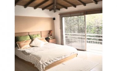 venta casa campestre antioquia Medellin poblado superior Montessori 3 niveles balcones campestre jardines grande 4 alcobas san lucas lujo luxury