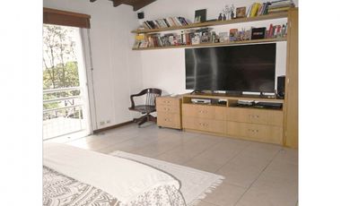 venta casa campestre antioquia Medellin poblado superior Montessori 3 niveles balcones campestre jardines grande 4 alcobas san lucas lujo luxury