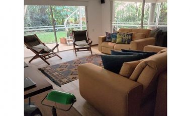venta casa campestre antioquia Medellin poblado superior Montessori 3 niveles balcones campestre jardines grande 4 alcobas san lucas lujo luxury