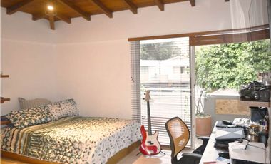 venta casa campestre antioquia Medellin poblado superior Montessori 3 niveles balcones campestre jardines grande 4 alcobas san lucas lujo luxury