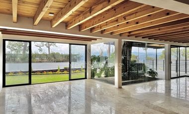 Casa en renta y venta  en Avándaro con vista al bosque y al lago