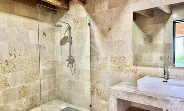Casa en renta y venta  en Avándaro con vista al bosque y al lago