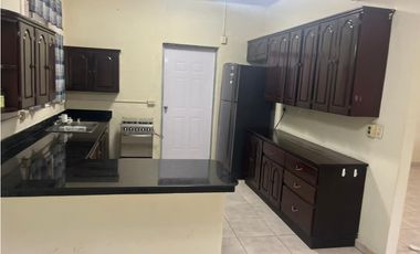 SE ALQUILA CASA EN HOWARD