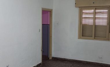 Venta  PH de Tres Ambientes con Entrada de Auto y Fondo Totalmente Independiente