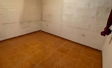 Casa de 3 ambientes y garaje en Banfield.
