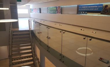 Excelente local comercial Sobre importante avenida a la venta