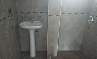 Departamento de 2 ambientes muy cómodo y luminoso, al frente y con balcón