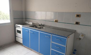 Departamento de 2 ambientes muy cómodo y luminoso, al frente y con balcón