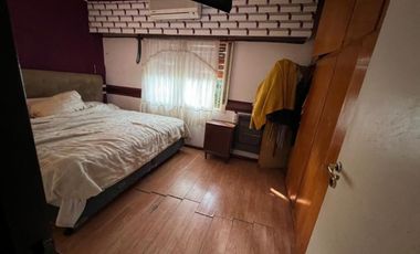 VENTA DE CHALET 3 AMBIENTES EN MONTE GRANDE - COCHERA - PARRILLA - PILETA - LOTE 300 M²