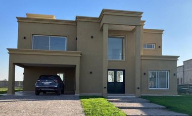 Alquiler de casa en Terralagos Canning