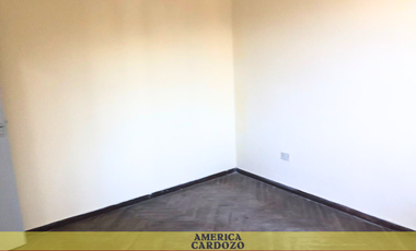 DEPARTAMENTO PLANTA ALTA UBICADO EN LA PARTE DEL MEDIO, PASO DEL REY CENTRO