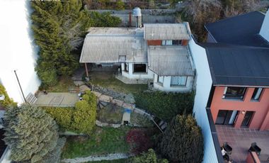 Terreno con casa a renovar - Ideal inversión para edificio- Oportunidad de Inversión