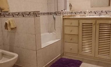 Terreno con casa a renovar - Ideal inversión para edificio- Oportunidad de Inversión
