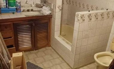 Terreno con casa a renovar - Ideal inversión para edificio- Oportunidad de Inversión