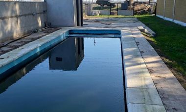 Casa con pileta sobre Ruta 3, Barrio Santa Anita  Cañuelas