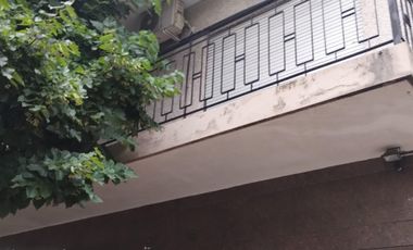 Casa 5 Ambientes con cochera, mas departamento 3 Ambientes y fondo