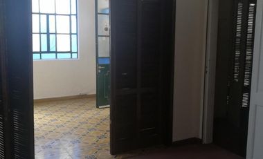 Casa 5 Ambientes con cochera, mas departamento 3 Ambientes y fondo